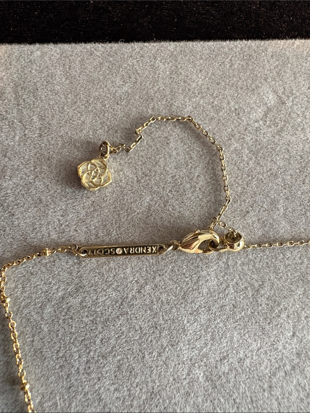 Kendra Scott Mini Elisa Pendant Necklace - Picture 8 of 17